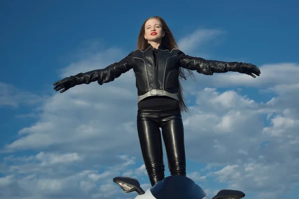 Sexy biker girl in a leather jacket — Stock Photo, Image