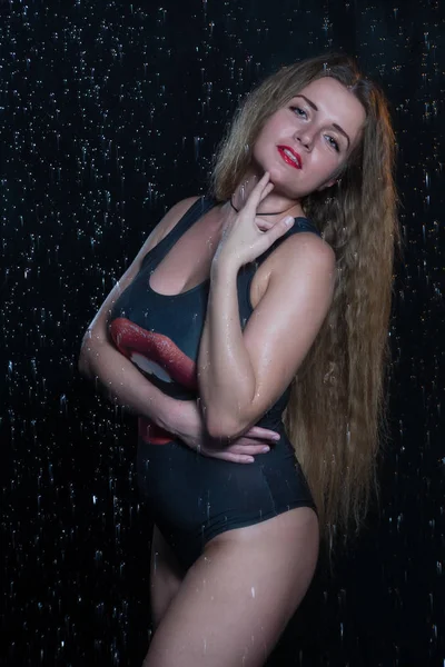 Sexy krásná žena v dešti — Stock fotografie