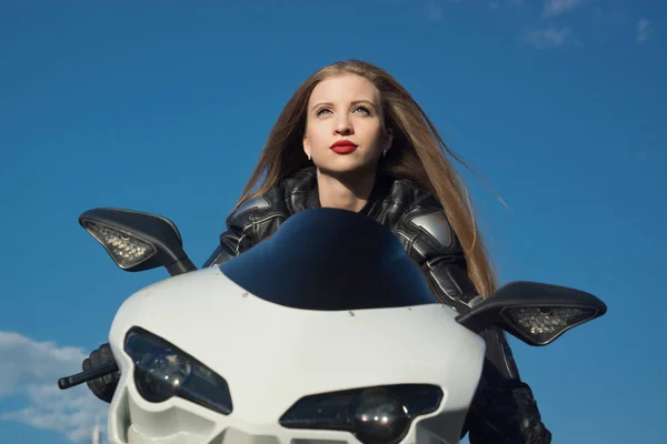 Sexy biker girl in a leather jacket — Stock Photo, Image