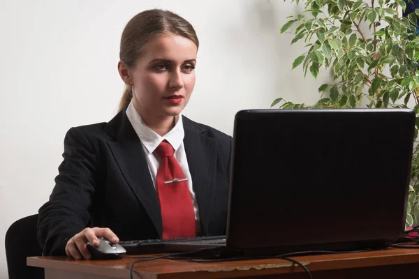 Atractiva mujer de negocios — Foto de Stock