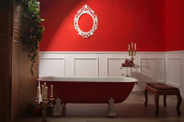 Röd badrum inredning — Stockfoto