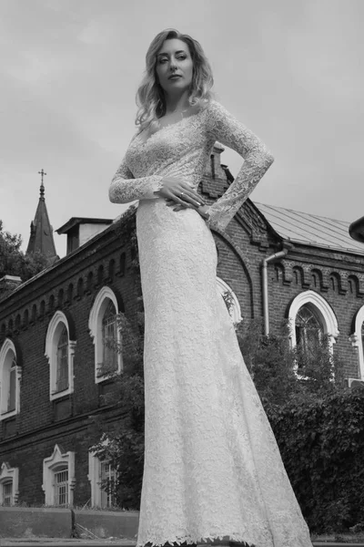 Beautiful bride in a white long dress — Stock Photo, Image