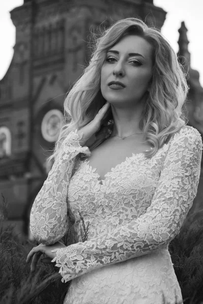 Beautiful bride in a white long dress — Stock Photo, Image