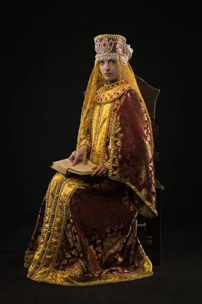 Російський королеви в історичних плаття костюм — стокове фото