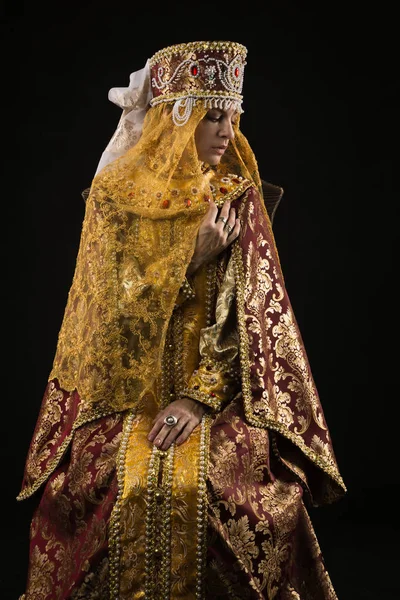 Rainha russa em terno vestido histórico — Fotografia de Stock