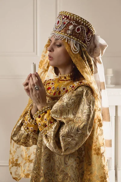 Rosyjski queen w zabytkowym frak — Zdjęcie stockowe