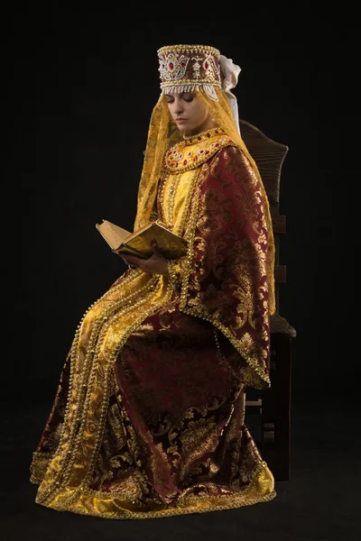 歴史的なドレス スーツのロシア女王 — ストック写真