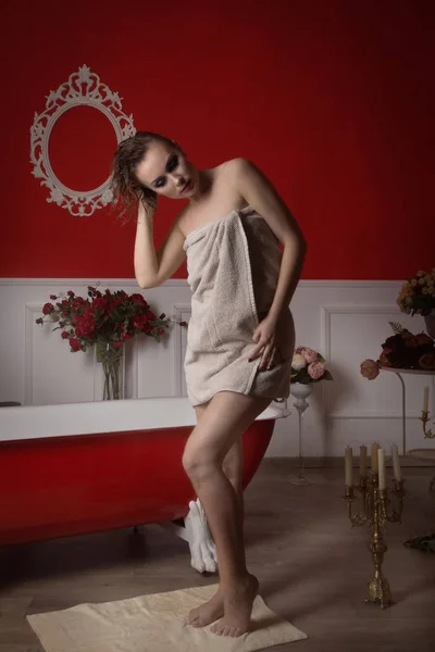 아름 다운 섹시 한 여자 목욕탕 — 스톡 사진