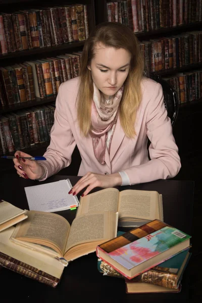 Estudante se preparando para um exame — Fotografia de Stock