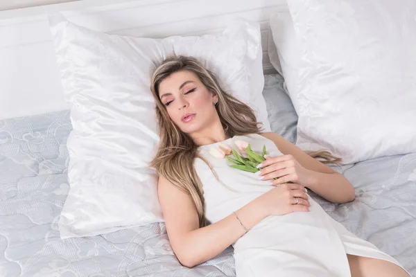 Sexuell Attraktiv Kvinna Erotiska Spets Underkläder Sova Sängen Sovrummet — Stockfoto