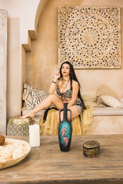 Vacker Traditionell Kvinnlig Dansare Orientalisk Dansarkvinna Magdans — Stockfoto