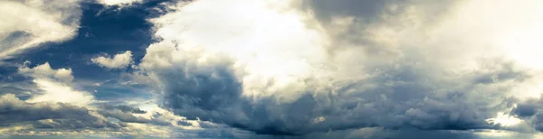 Panorama céu nublado — Fotografia de Stock