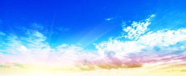 Gökyüzü ve bulutlar güzel yaz