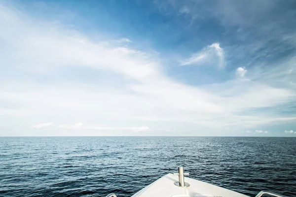 Meereswellen aus der Bootsfahrt — Stockfoto