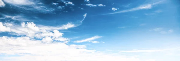 ท้องฟ้าและเมฆ พาโนรามาเขตร้อน — ภาพถ่ายสต็อก