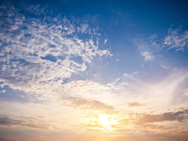 Vacker himmel och moln — Stockfoto