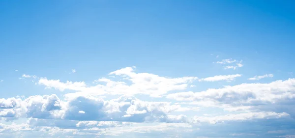 Cer senin şi nori — Fotografie, imagine de stoc