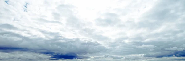 Himmel und Wolken schöner Sommer — Stockfoto