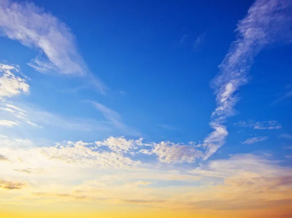 Schöner Himmel und Wolken Sommer — Stockfoto