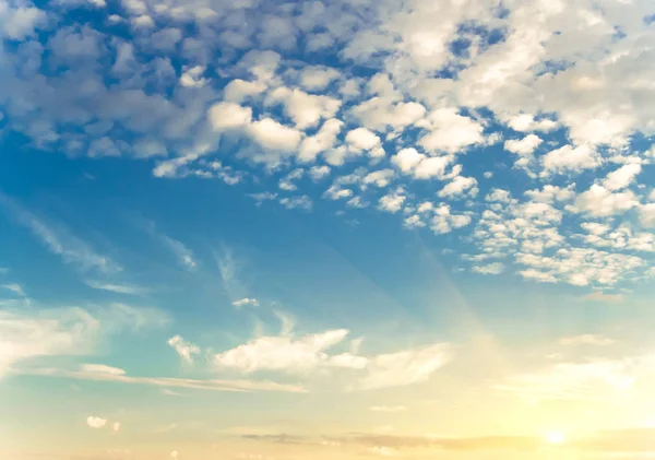 Schöner Himmel und Wolken Sommer — Stockfoto