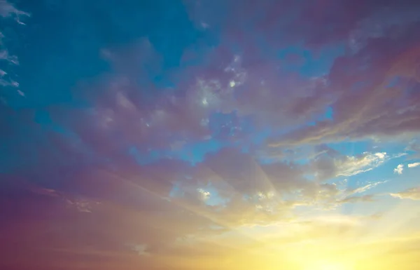 Небо и облака летний восход солнца — стоковое фото