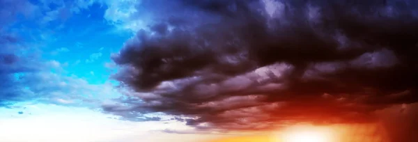 Драматическое небо и облака — стоковое фото