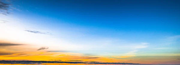 Lucht en de wolken dag zomer — Stockfoto