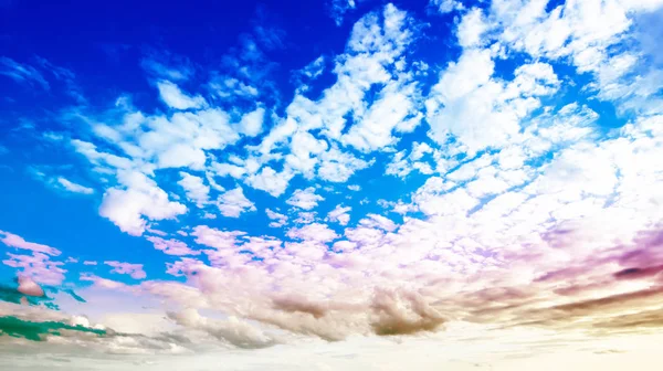 Céu e nuvens belo verão — Fotografia de Stock