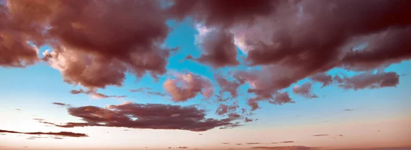 Céu e nuvens belo verão — Fotografia de Stock