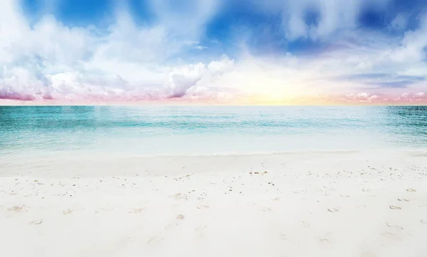 Sun and island beach — Stock Photo, Image