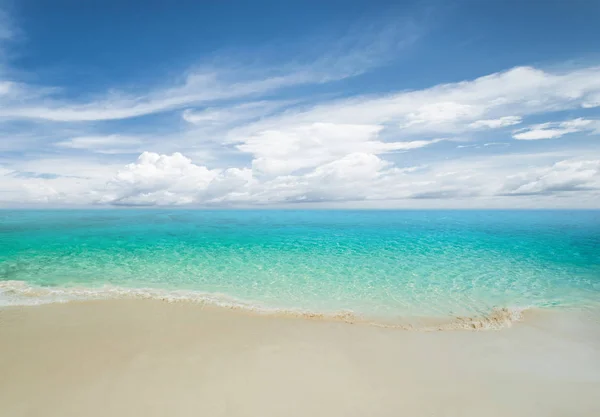 Sun and island beach — Stock Photo, Image