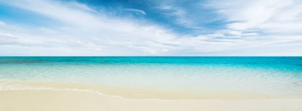 Tropiska stranden och havet — Stockfoto