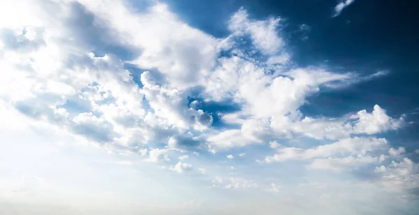 空と雲の日夏 — ストック写真