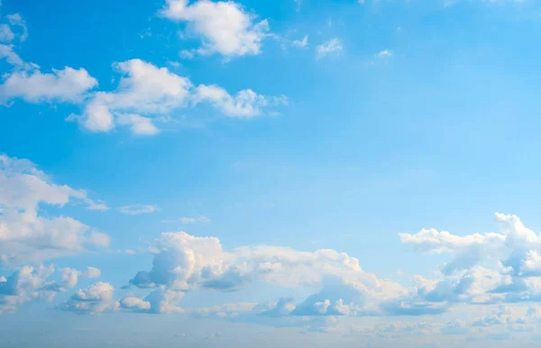 Cielo atmósfera nubes claras —  Fotos de Stock