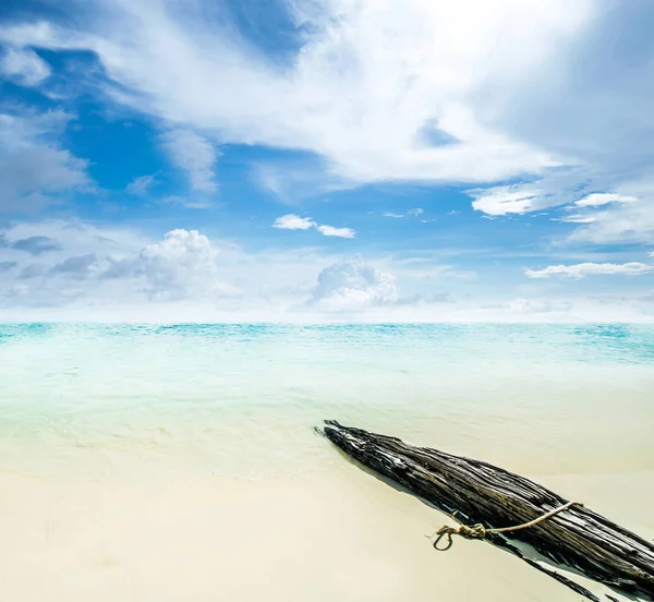 Cielo y playa isla —  Fotos de Stock