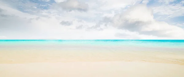 Идиллический пляжный фон — стоковое фото