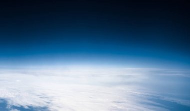 Atmosfer uzay hava gökyüzü ve bulutlar