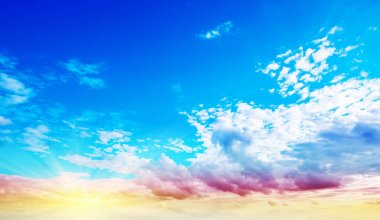 Gökyüzü ve bulutlar güzel yaz