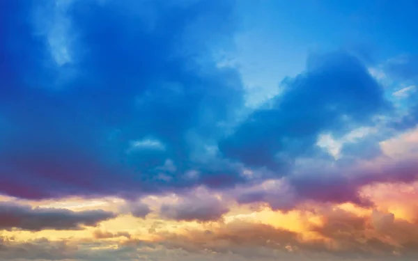 Cielo y nubes hermoso verano —  Fotos de Stock