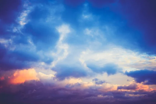 Nublado céu tempo panorama fundo — Fotografia de Stock