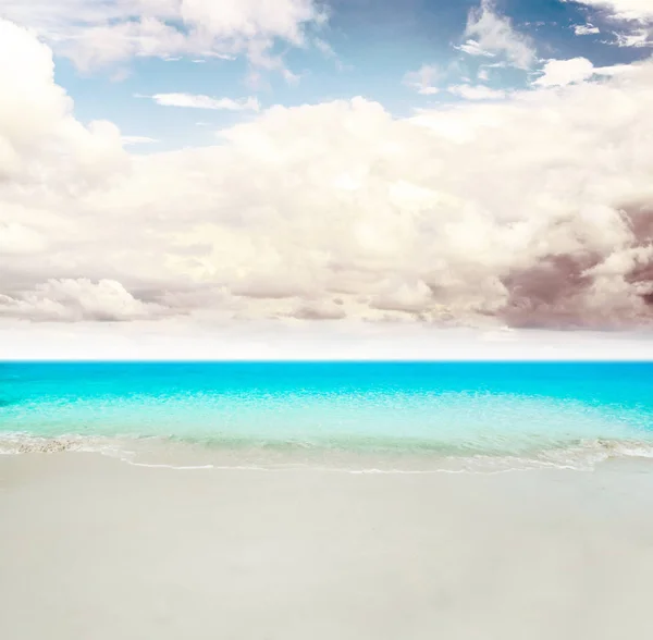 Céu e ilha praia — Fotografia de Stock