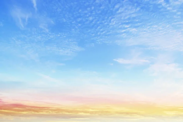 Himmel und Wolken schöner Sommer — Stockfoto