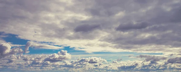 Himmel und Wolken schöner Sommer — Stockfoto