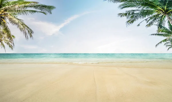 Sole e spiaggia dell'isola — Foto Stock