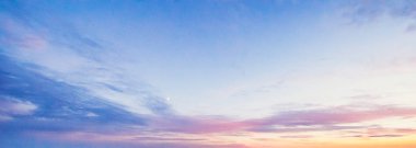 Gökyüzü ve bulutlar güzel yaz