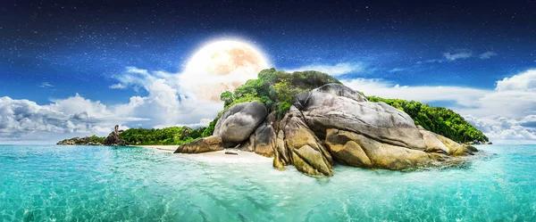 Night summer lagoon island — Stock Photo, Image