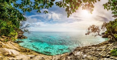 Tropikal göl günbatımı