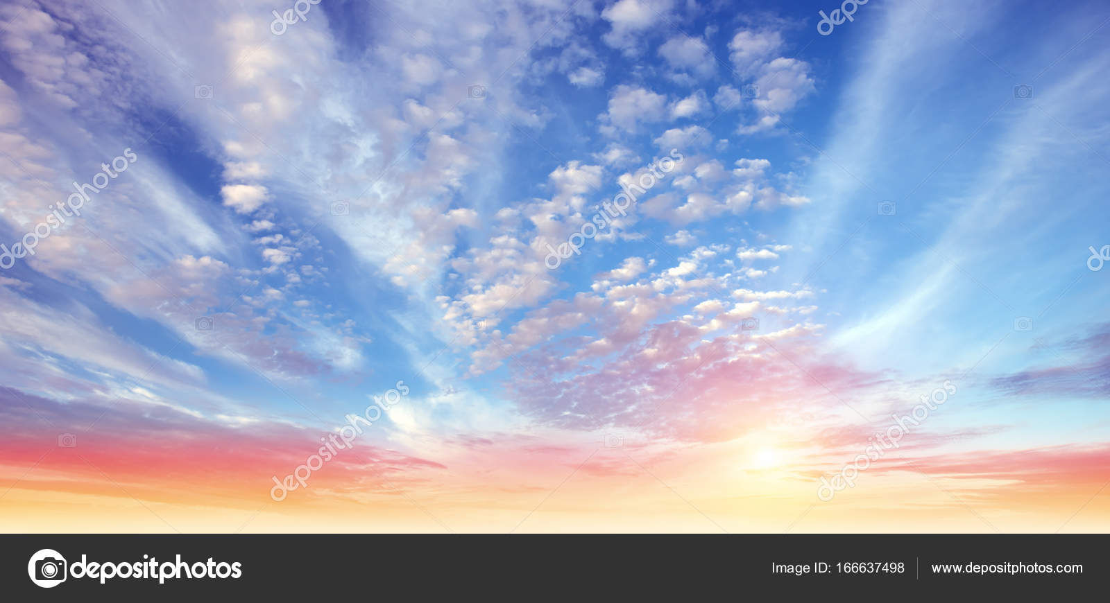 日の出夏の空のパノラマ ストック写真 C 1xpert