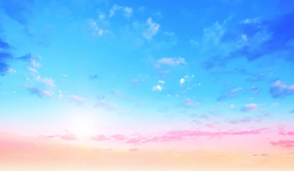 Färg himlen sommaren bakrund — Stockfoto