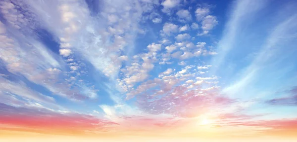 Soluppgång sommar himmel panorama — Stockfoto